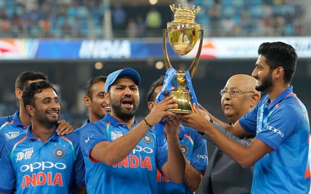 Indian cricket team with Asia Cup. Source: crictracker